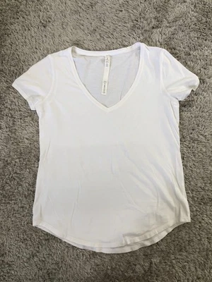 Lululemon Shirt Womens 6 White V Neck Pima Cotton Curved Hem Logo Tee Casual - Image 1 of 4