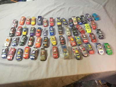 Отдельный лот из 50+ 1/64 литых тематических автомобилей NASCAR HOT WHEELS, ЧЕМПИОНЫ ГОНОК - Изображение 1 из 4