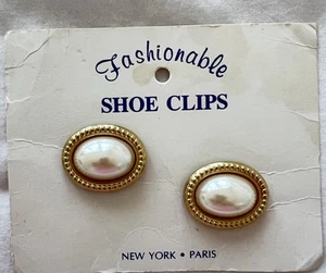 Clips clásicos para zapatos vintage de moda ovalados perlados y dorados. Nueva York*París - Imagen 1 de 7