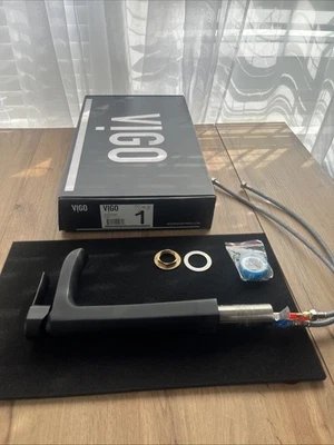 Vigo VG03024MB Niko 1.2 GPM 11" H Grifo de recipiente de un solo orificio de una sola manija *LEER* Foto 1 de 4