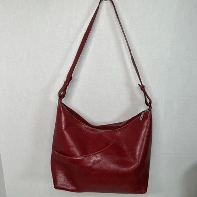 Cartera de hombro de cuero roja MAXX New York Foto 1 de 4