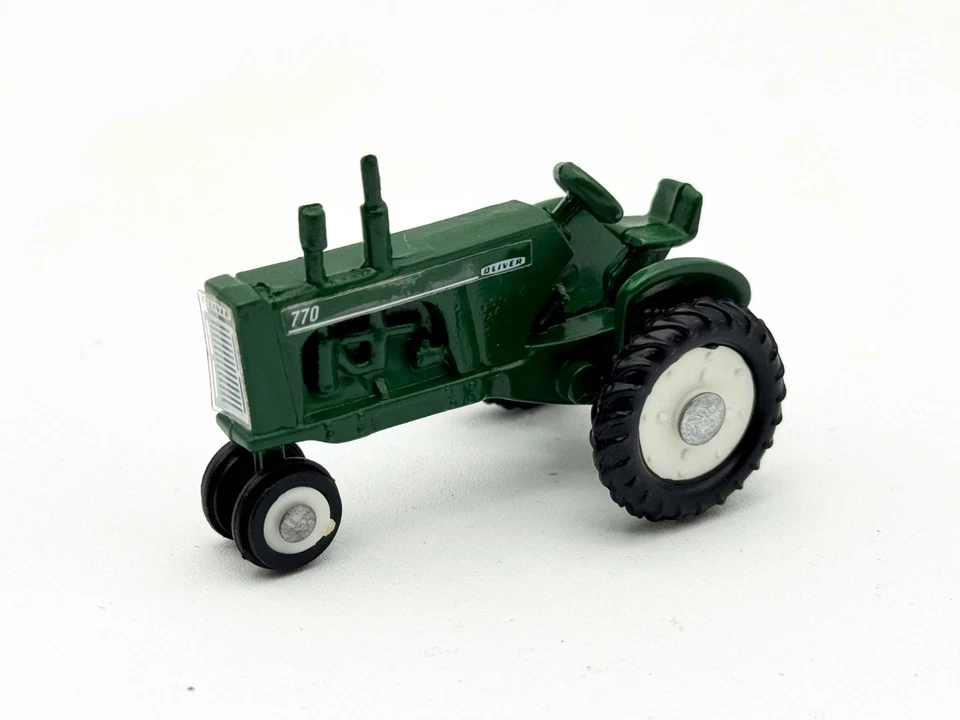 1/64 Oliver 770 Tractor With Narrow Front - Image 1 of 1