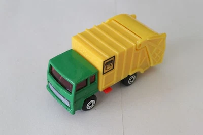 Matchbox MB36 Refuse Truck Green/Yellow Mint Loose - Image 1 of 4