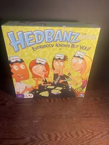Juego Hedbanz para adultos Spinmaster Headbandz, edades 14+ 2-6 jugadores - Imagen 1 de 5