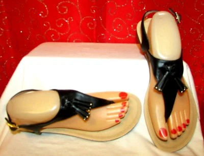 SANDALIAS CHANCLAS/DETALLES BORLAS SAKS FIVE AVENUE GIORDANA TALLA 8,5 NEGRAS SINTÉTICAS NEGRAS Foto 1 de 4