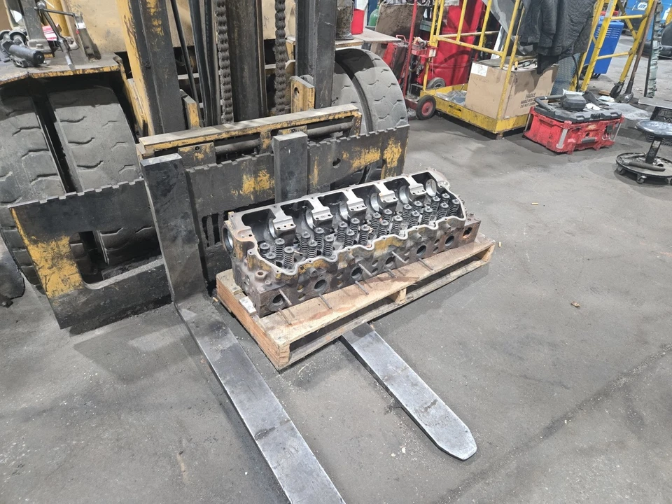 Rebuildable 3406e Cylinder Head - Image 1 of 4