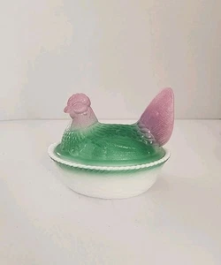 Vintage Westmoreland Milchglas Henne auf Nest lila/grün gespaltener Schwanz RAR markiert - Bild 1 von 12
