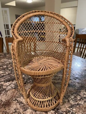 Mini cadeira de vime pavão ventilador traseiro rattan 15" boneca planta suporte decoração boho - Imagem 1 de 4