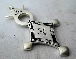 ¡IMPRESIONANTE! Cruz Tuareg Africana De Colección Plata Esterlina HECHA A MANO 33 gramos - Imagen 1 de 3