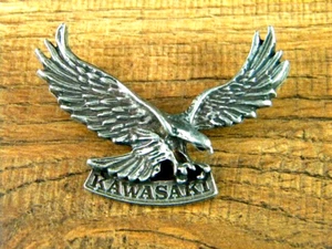 KAWASAKI EAGLE CHALECO PIN SOLAPA SOMBRERO INSIGNIA ~2-3/8" X 1-3/4" MOTOCICLETAS VULCAN ER-6 - Imagen 1 de 1