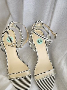 Ladies Guess Ankle Strap Black/White Heel Shoe Preowned Adorable & Unique SZ 8.5 - Picture 1 of 8