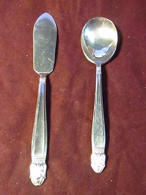CUCHARA DE AZÚCAR Y CUCHILLO DE MANTEQUILLA PRINCESA DANESA plateada Holmes & Edwards 2 piezas Foto 1 de 3