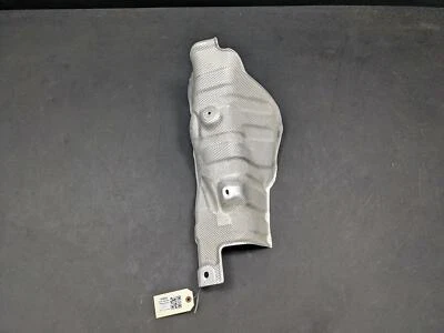 Protector térmico escape piso central Nissan Rogue Sport 2019 2017 2018 Foto 1 de 4