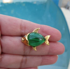Vintage Carolee Jelly Belly Fish Pin Green and Gold Plated 1.25" L x 1" W - Picture 1 of 8