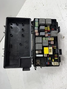 2008 Jeep Wrangler 3.8 Auto TIPM Fuse Box 04692236 R04692236AK - Picture 1 of 9