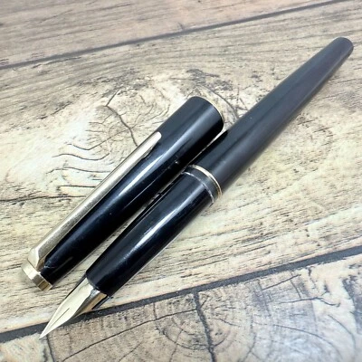 PLUMA ESTILOGRÁFICA MONTBLANC NUEVA EN CAJA:F VINTAGE ORO NEGRO ALEMANIA A464 Foto 1 de 4