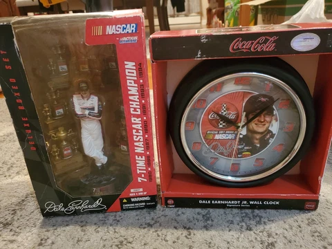 Action McFarlane Dale Earnhardt Deluxe Boxed Set Action Figure & Dale Jr Clock Cover
