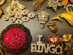 Beautiful Vintage Lot of 25 Rhinestone & Other Brooch Pins - Picture 1 of 15