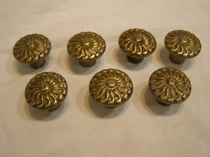 7 Vintage verzierte schwere Stahl Schranktür/Schublade Zugknöpfe 1" Durchmesser 3/4" L - Bild 1 von 6