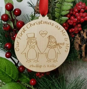 Erste Weihnachten als Herr und Frau, personalisierte Kugel / Baumschmuck Geschenk - Bild 1 von 4