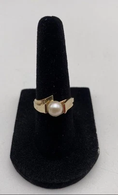Modern 10k Yellow Gold Fine Jewelry Band Ring With Pearl Size 5.75 3.32 Grams - Image 1 of 4