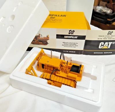 Scarce Die Cast 1:16 CATERPILLAR TRACTOR D2 Track Type Exclusive Collectors Club - Image 1 of 4