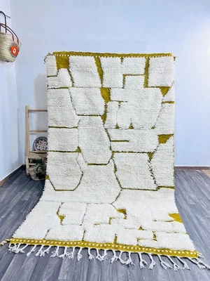 Handmade Moroccan rug from Beni Ourain- White wool rug with a geometric Area rug - Image 1 of 4