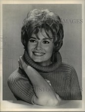 1967 Press Photo Beth Brickell Stars In "Gentle Ben" On CBS TV