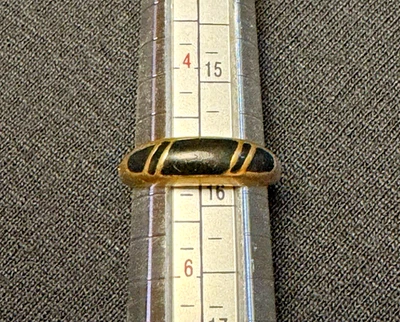 Vintage Avon Black Enamel Shrimp Band Ring Gold Tone Size 5 - Image 1 of 4