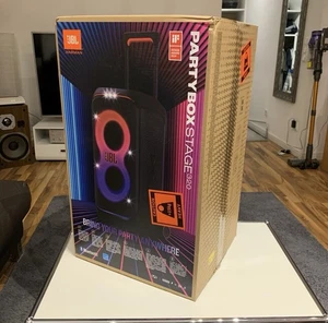 NEU ✅ JBL PartyBox Stage 320 Tragbarer Akku Partylautsprecher mit Rollen Schwarz - Bild 1 von 7