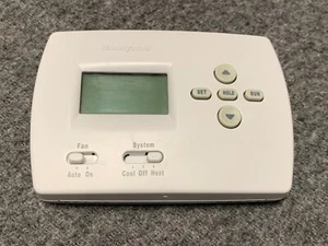 Termostato digital no programable Honeywell PRO 3000 TH3110D1008 (1H/1C) - Imagen 1 de 5