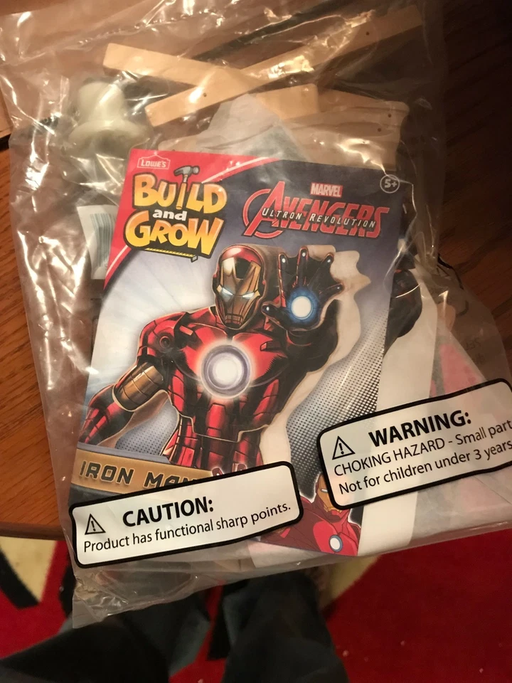 MARVEL AVENGERS----IRON MAN---- KIT MODELO MADERA LOWE'S BUILD & GROW Foto 1 de 1