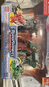 New-Transformers Universe-The Ultimate Battle-Optimus Prime vs Megatron - Picture 1 of 7
