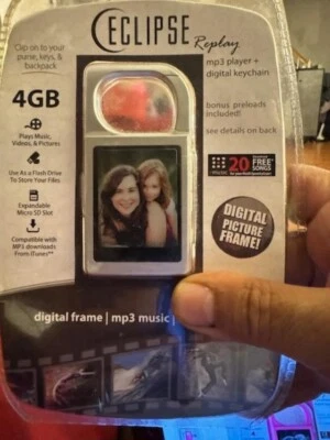 BRAND NEW Eclipse Replay SILVER 4GB Mp3 Player Video Digital Picture Keychain - Image 1 of 2