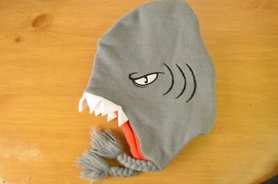 大白鲨流苏儿童男孩女孩豆帽二手清洁灰色恐怖 — 第 1/4 张图片