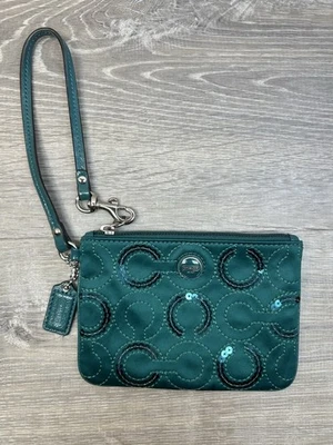 COACH Wristlet Green With Sequins And Logo Pattern Excellent Condition - Imagem 1 de 4