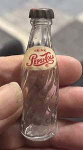 Pepsi Cola Mini Miniatur Glasflasche & Verschluss Spielzeug - Bild 1 von 8