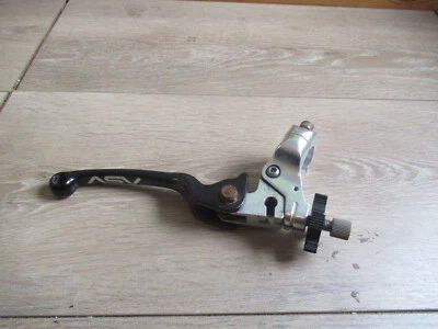 YZ 125 YAMAHA *2000 YZ 125 2000 MANGO DE EMBRAGUE Y PERCHA Foto 1 de 4