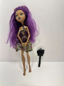 Monster High Clawdeen Wolf Skull Shores Doll Plus Brush SCRATCH ON LEG SEE PICS - Picture 1 of 17