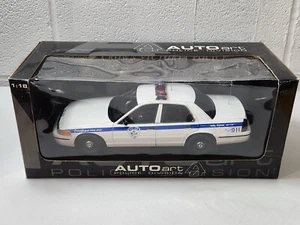 1/18 Autoart Ford Crown Victoria 72705 Québec, Canada Montreal POLICE VERSION - Picture 1 of 7