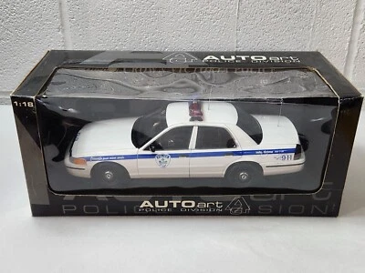 1/18 Autoart Ford Crown Victoria 72705 Québec, Canada Montreal POLICE VERSION - Image 1 of 4