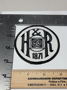H&R 1871 Harrington & Richardson Armas de Fuego Pistola Parche Sombrero Camisa Chaqueta Blanca - Imagen 1 de 2