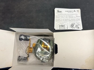 Carrete de pesca Ardent F500 camuflaje 6,3:1 diestro abatible y paso cebo fundición EE. UU. Foto 1 de 4