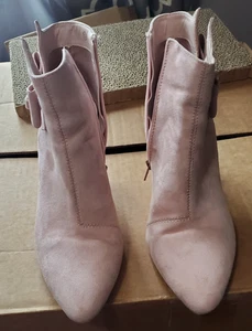 Womans Pink Faux Suede Pointed Toe Ankle Boots W/Bow Size 10 - Picture 1 of 4