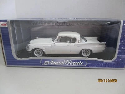 ANSON 1:18 SCALE DIECAST 30384 - 1957 STUDABAKER GOLDEN HAWK - WHITE - Image 1 of 4