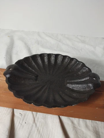 Rustic 8" in  X  5.50" in vintage  cast iron scallop Bowl garden decor 128 Cover