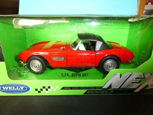 BMW 507 1958 EN ROJO LHD de Welly en juguete/modelo escala 1:24 TH + 3 puertas antiguas abiertas - Imagen 1 de 6