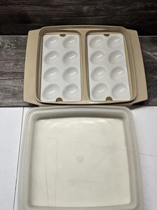 TUPPERWARE Vintage Teufel Eierbehälter Träger Tablett mit Deckel mandel hellbraun 723-2 - Bild 1 von 3