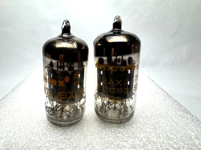 Par emparejado Amperex 12AX7/ECC83 GT. Gran Bretaña. Getter de halo acanalado de 14 mm. Foto 1 de 4