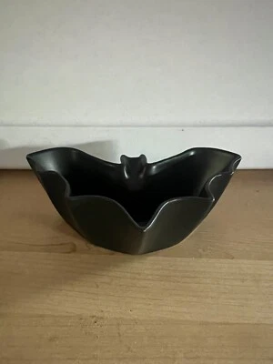 Conjunto de 4 pratos de grés em forma de morcego Pottery Barn - Imagem 1 de 4